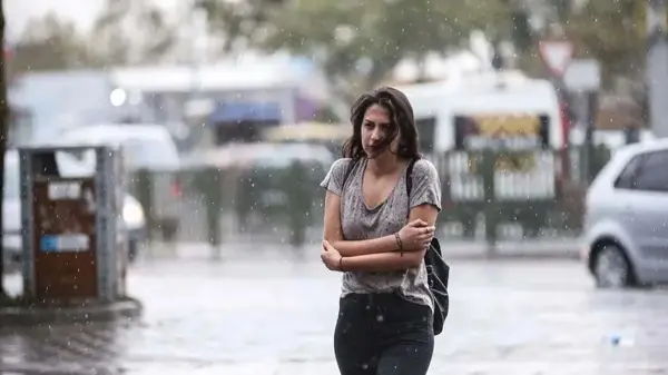 Türkiye haritası üzerinde hava durumu tahmini gösteren bir görsel.