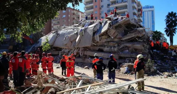 İzmir Deprem Riski ve Fay Hatları Haritası