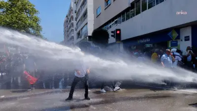 İzmir'de Siyasi Gerilim: Miting Öncesi Polis Müdahalesi ve Özgür Özel'den Tepki