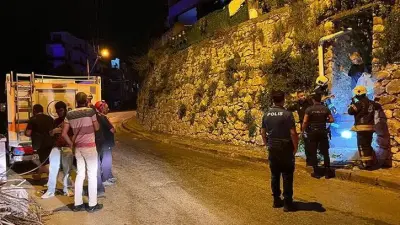 İzmit'te Tehlike Anı: Sıva Düşen Evden 5 Kişi Tahliye Edildi