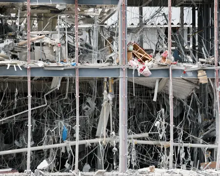 Japonya Kumamoto'da deprem sonrası enkaz kaldırma çalışmaları