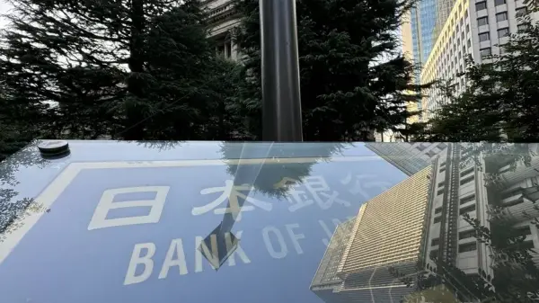Japonya Başbakanı Takaiçi Sanae ekonomik verileri açıklarken