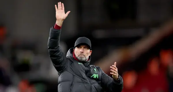 Jürgen Klopp Almanya Milli Takımı teknik direktörlük sözleşmesini imzalarken