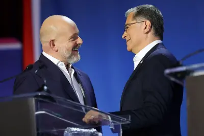 Kaliforniya Valiliği Yarışı Belirsizliğini Koruyor: Eski İngiliz Siyasi Danışmanı ve Biden Kabine Sekreteri Önde
