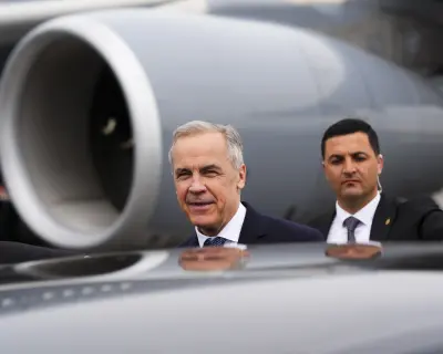 Kanada Başbakanı Mark Carney, Avrupa Siyasi Topluluğu zirvesinde konuşma yaparken.