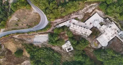 Kartalkaya'da Faciayla Anılan Otel Sahibinin Kaçak Yapısı Yıkıldı