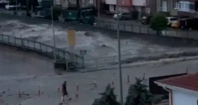 Kastamonu'da Sel Felaketi: Devrekani Çayı Taştı, Geniş Alanlar Sular Altında Kaldı