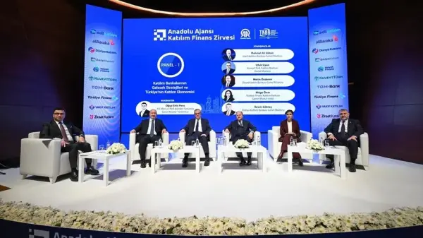 Anadolu Ajansı Katılım Finans Zirvesi'nde panelistlerin konuşmalarından bir kesit.