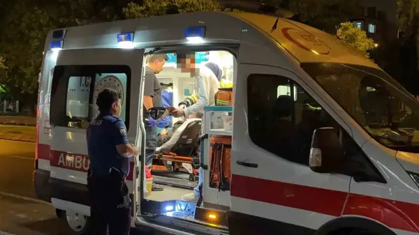 Kayseri'de parkta meydana gelen bıçaklı kavgada yaralanan çocukların hastaneye kaldırılması.