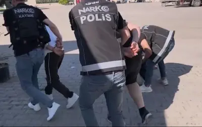 Kayseri-Sivas Karayolu'nda Uyuşturucu Operasyonu: 4.458 Hap Ele Geçirildi, 3 Kişi Tutuklandı