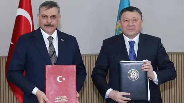 Kazakistan ve Türkiye içişleri bakanları geri kabul anlaşmasını imzalarken