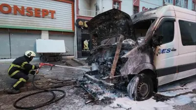 Kırıkkale'de Park Halindeki Minibüste Yangın: Büyük Maddi Hasar Oluştu