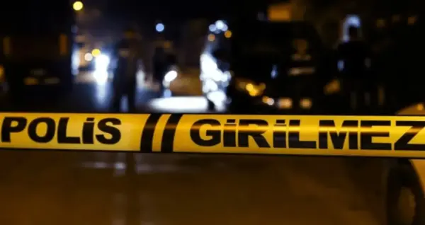 Kırklareli'nde eş cinayeti ve intihar girişimi sonrası olay yeri incelemesi yapan polis ekipleri.