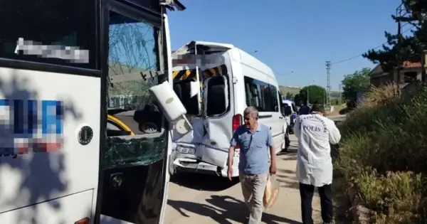 Kırşehir Özbağ'da işçi servislerinin karıştığı trafik kazası sonrası olay yeri incelemesi