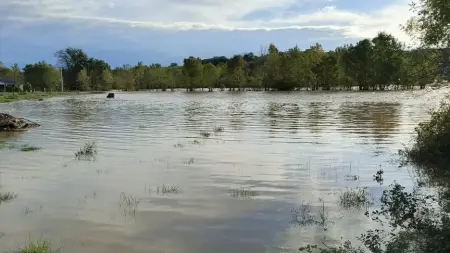 Kocaeli'de sel sularıyla kaplı tarım arazileri ve kapanan yollar