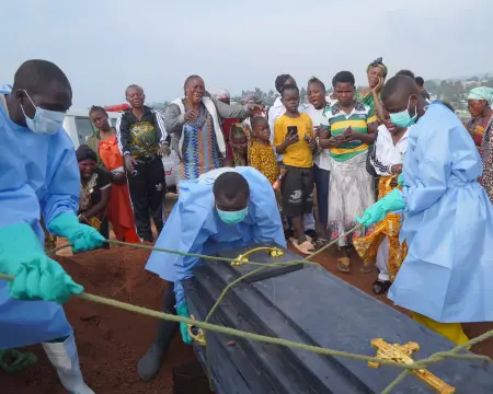 Kongo Demokratik Cumhuriyeti'nde Ebola kurbanının cenaze töreni
