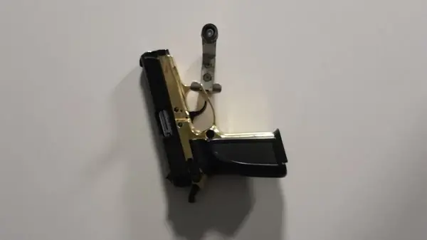 Küçükçekmece Eğitim Kurumunda Silah Bulundu