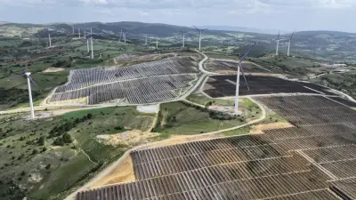 Küresel Elektrik Üretiminde Dönüşüm: Doğal Gazın Payı Azalırken Yenilenebilir Enerji Yükselişte