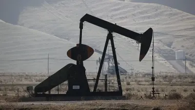 Küresel Petrol Arzı Düşüşte: Savaşın Gölgesinde Piyasalar Belirsizlikle Karşı Karşıya
