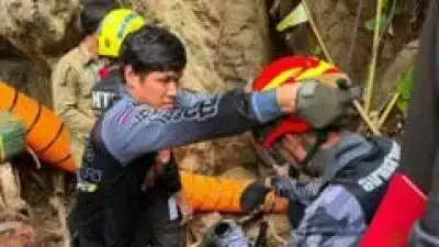 Laos'ta Sel Basan Mağarada Haftadır Mahsur Kalan 5 Kişi Kurtarıldı