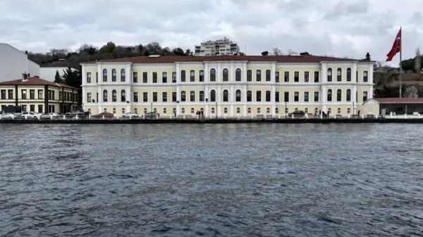 LGS 2026 yerleştirme sonuçlarını inceleyen öğrenciler ve veliler