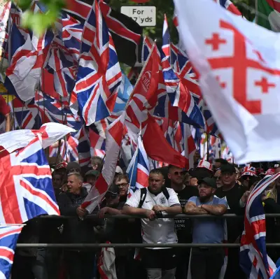 Londra'da Karşıt Gösteriler Başladı: Güvenlik Önlemleri Üst Düzeyde