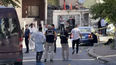 Maltepe'de ev sahibi-kiracı kavgasının yaşandığı olay yerinde polis ve sağlık ekipleri