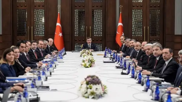 Cumhurbaşkanı Yardımcısı Cevdet Yılmaz, Türkiye Coğrafi Bilgi Sistemi Kurulu toplantısında konuşurken.