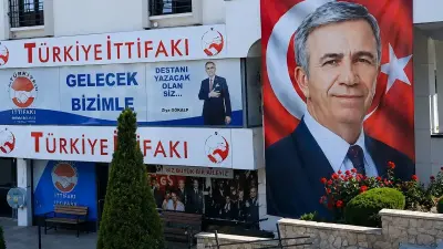 Mansur Yavaş Portre Tartışmasına Tokat Gibi Yanıt: 'O Resim 3 Yıldır Asılı'