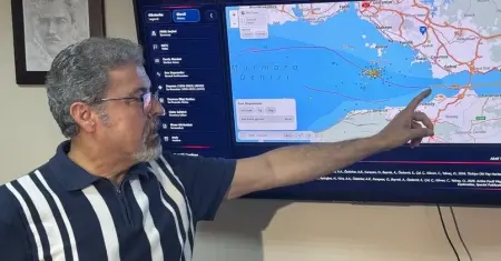 Marmara Denizi'ndeki fay hatlarını ve sismik aktiviteyi gösteren bir harita