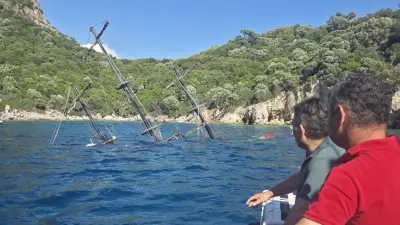 Marmaris Körfezi'nde Tur Teknesi Battı: Sahil Güvenlik Ekipleri Harekete Geçti