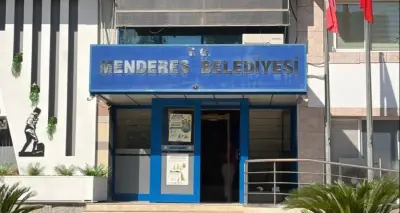 Menderes Belediyesi'ne yönelik operasyonda gözaltına alınan şüpheliler