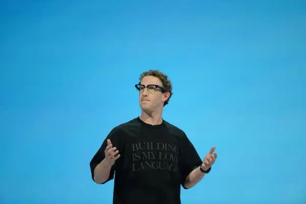 Mark Zuckerberg Meta Connect etkinliğinde yapay zeka asistanı Muse'u tanıtırken
