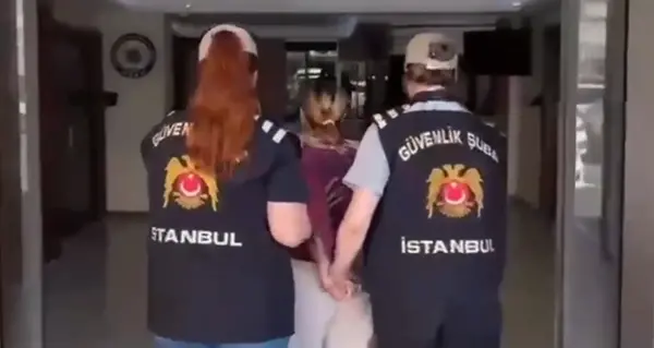 İstanbul metrosunda yaşanan hakaret olayına ilişkin adliye binası önünde basın mensupları.