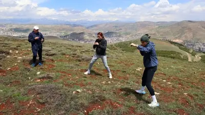 Milli Boksörler Hatice Akbaş ve Esra Yıldız Kahraman, Avrupa Şampiyonası ve Akdeniz Oyunları İçin Yüksek İrtifada Güç Depoluyor