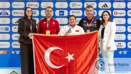 Milli judocu Nisanur Serin Gençler Avrupa Kupası'nda gümüş madalya kazanırken