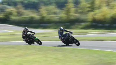 Milli Motosikletçiler Almanya ve İngiltere Pistlerinde Zafere Koşuyor