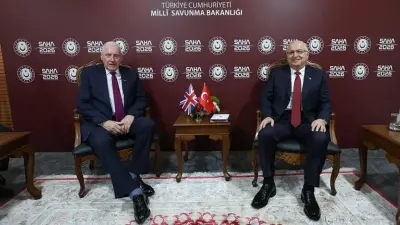Milli Savunma Bakanı Güler, İngiltere Lordlar Kamarası Bakanı Coaker ile SAHA 2026 Fuarı'nda Buluştu