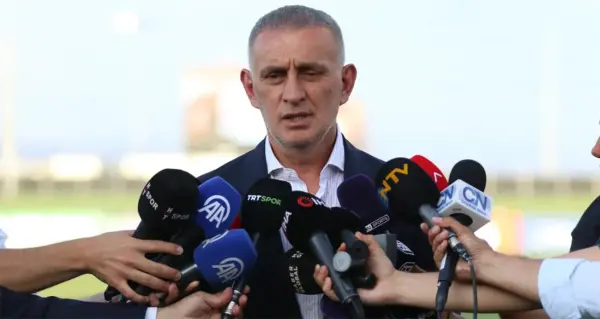 Türkiye Futbol Federasyonu Başkanı İbrahim Hacıosmanoğlu basın toplantısında konuşurken