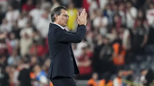 A Milli Futbol Takımı Teknik Direktörü Vincenzo Montella, basın toplantısında konuşurken.