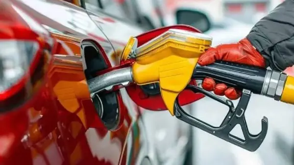 Motorin fiyatlarındaki indirim ve ÖTV'nin sıfırlanmasıyla ilgili haber görseli.