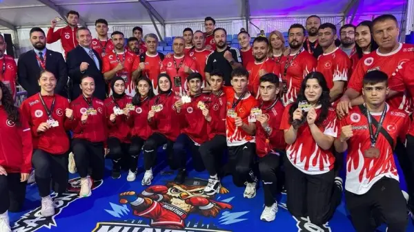 Milli sporcuların Muay Thai Dünya Şampiyonası'nda madalya kazanma anı