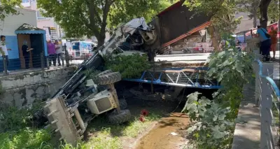 Mudanya'da Vinç Kazası: Kepçe Dereye Düştü, Operatör Yaralandı