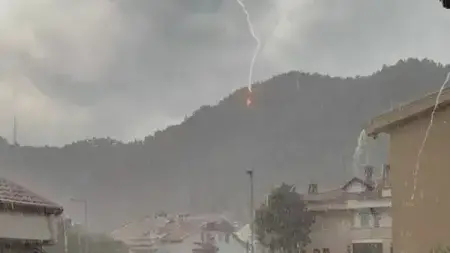 Muğla ve Aydın'da çıkan orman yangınlarına müdahale eden ekipler