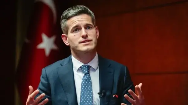 Hollanda Başbakanı Rob Jetten NATO Zirvesi'nde konuşma yapıyor