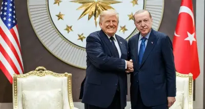 NATO Zirvesi'nde Kritik Kare: Erdoğan ve Trump'tan Diplomatik Tokalaşma