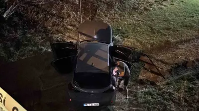 Navigasyon Hatası Genç Sürücüyü Dereye Uçurdu: 1 Yaralı