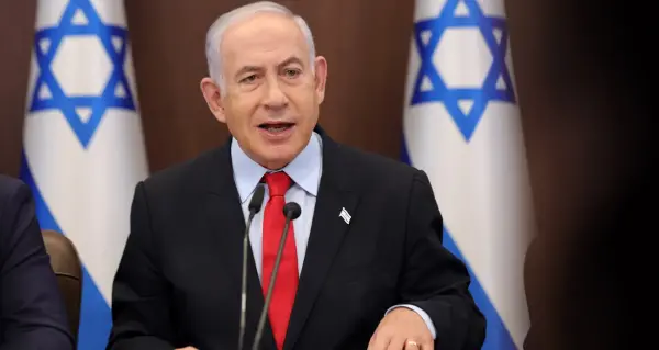 İsrail Başbakanı Binyamin Netanyahu basın toplantısında konuşurken