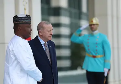 Nijer Cumhurbaşkanı Tchiani, ROKETSAN Tesislerini İnceledi: Savunma İşbirliği Vurgusu