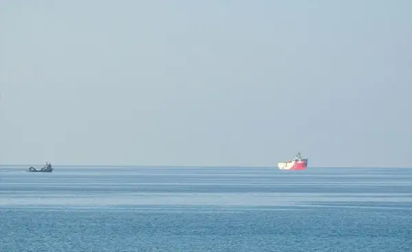 Oruç Reis sismik araştırma gemisi Mersin açıklarında demirli halde